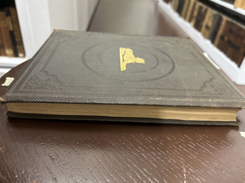 S032: binding and fore-edge